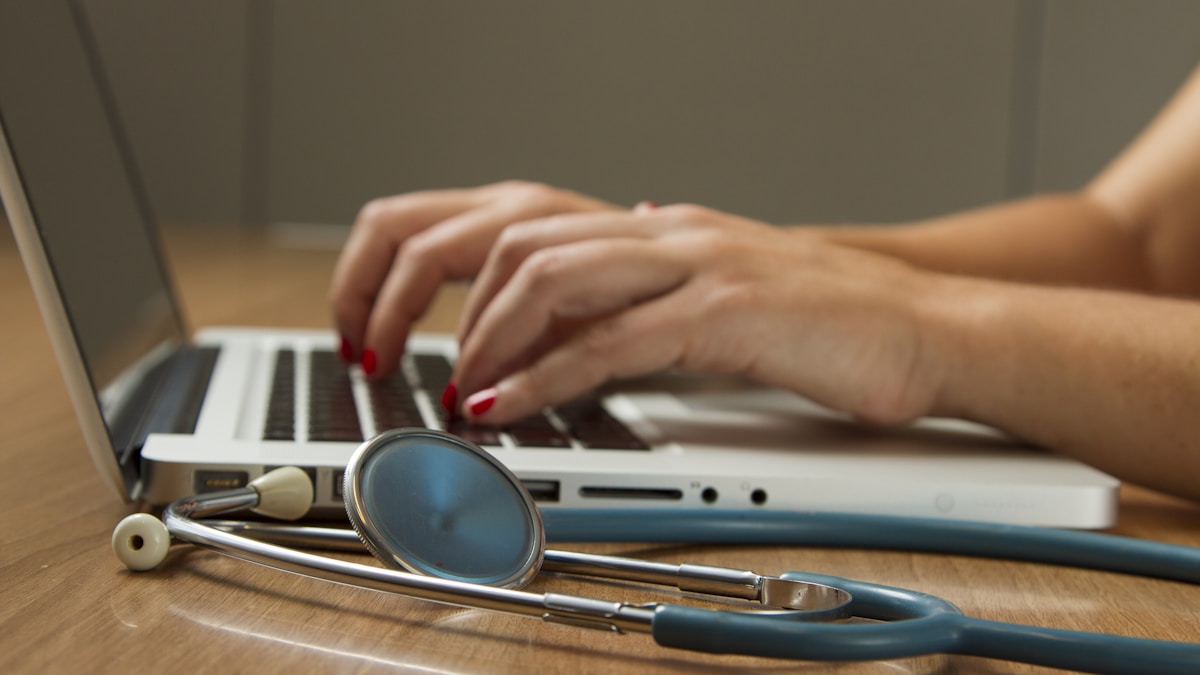 Cuidado médico com pessoas idosas